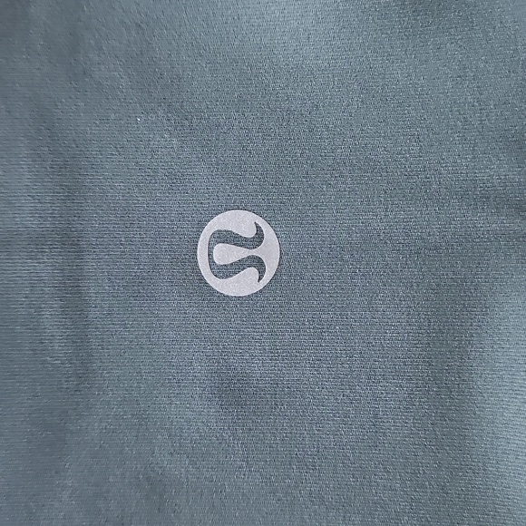 Lululemon Train Times Crop (17"), Size 6 - Picture 10 of 12